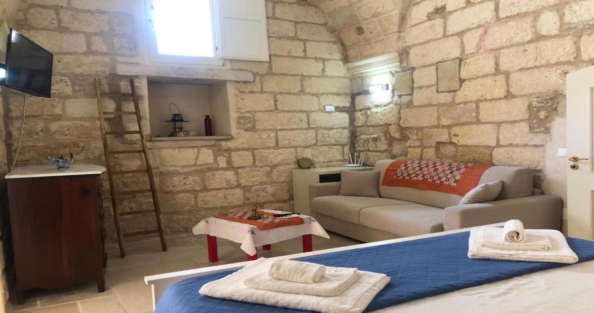 Odegos Monolocali Vico Sant'Antonio Villa Carpignano Salentino Exteriör bild