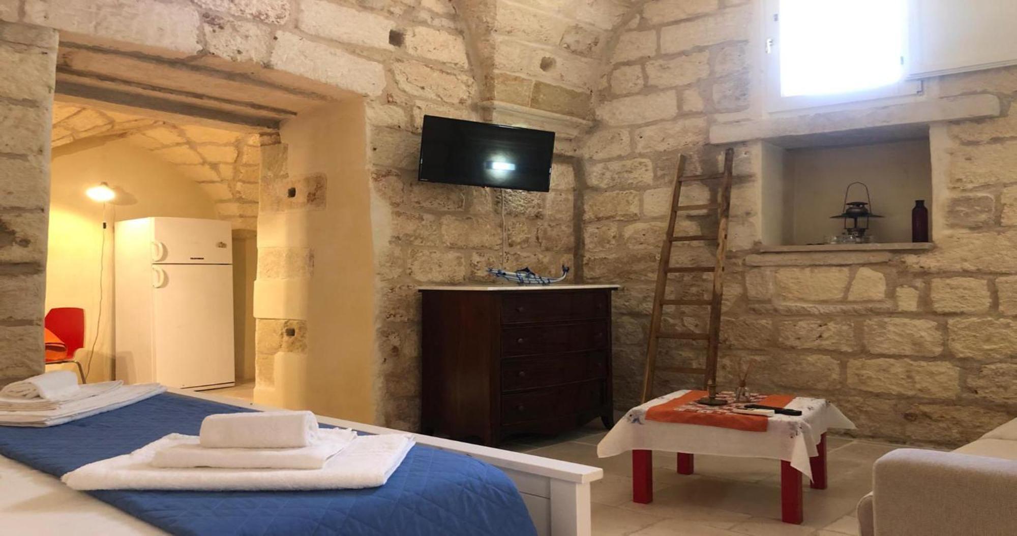 Odegos Monolocali Vico Sant'Antonio Villa Carpignano Salentino Exteriör bild