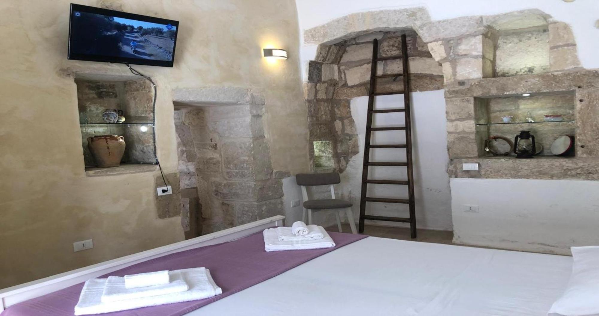 Odegos Monolocali Vico Sant'Antonio Villa Carpignano Salentino Exteriör bild